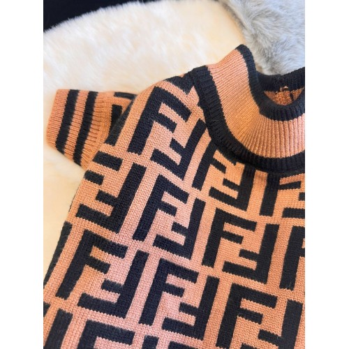 Брендовый свитер для собак FENDI c черными полосами по краям и черными буквами логотипа, коричневый