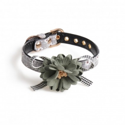 Ошейник для собак украшен обьемной хризантемой, серый