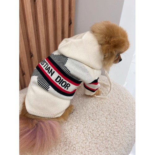 Брендовая вязанная кофта для собак Christian Dior со звездой на спинке,  с капюшоном на завязках , белая