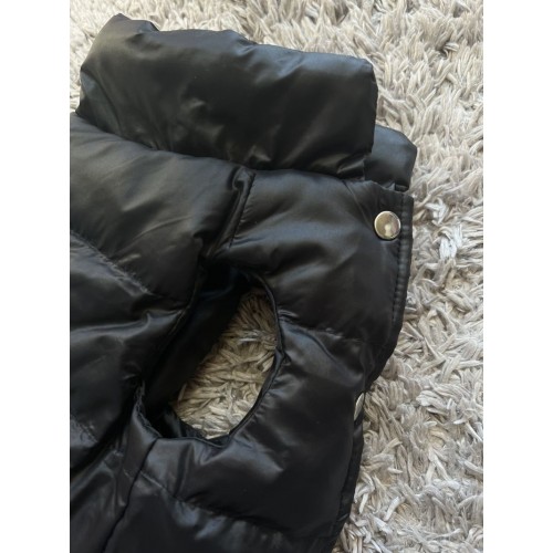 Брендовая зимняя жилетка для собак MONCLER, без капюшона, на кропках, черная