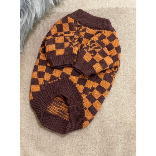 Брендовый свитер для собак LV в мелкие квадратики с  буквами LV , коричневый