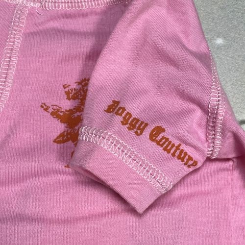 Брендовая футболка для собак и котов с руковами с принтом Dog school розового цвета