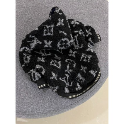 Брендовая шуба для собак LOUIS VUITTON Барашек с капюшоном, трикотажный подклад, черная