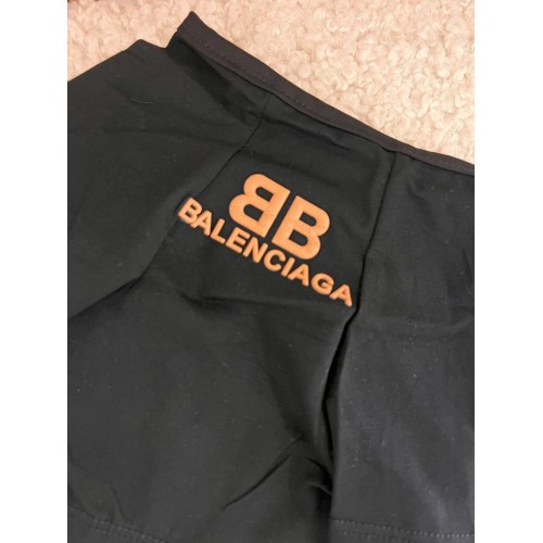 Брендовая футболка для собак Balenciaga с желтым логотипом на спинке, черная , фото 3 Брендовая футболка для собак Balenciaga с желтым логотипом на спинке, черная