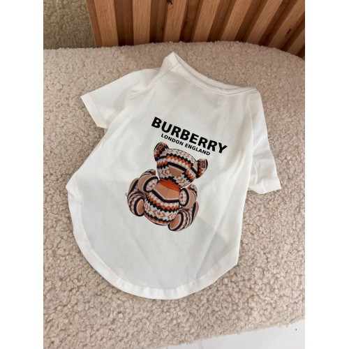 Брендовая футболка для собак Burberry с мишкой на спинке, белая Брендовая футболка для собак Burberry с мишкой на спинке, белая