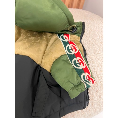 Брендова зимова куртка для собак GUCCI з капюшоном на змійці, зелена