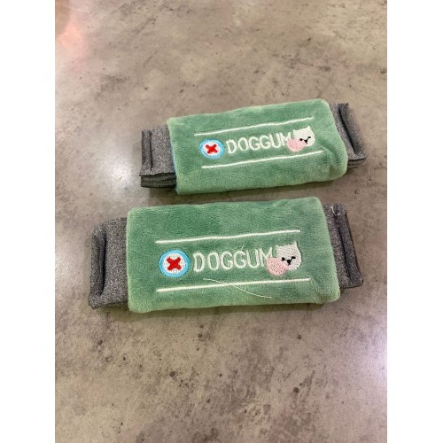 Игрушка для собак DogGum плюшевая интерактивная с отсеками под корм, зеленый