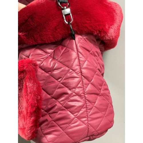 Сумка-переноска для собак на плечо MARALIS зимняя, с наружным карманом красная с красным мехом