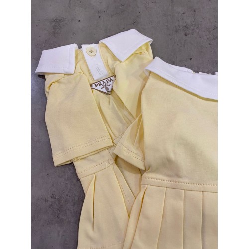 Брендовое платье для собак PRADA с воротником и плиссерованной юбкой, желтое