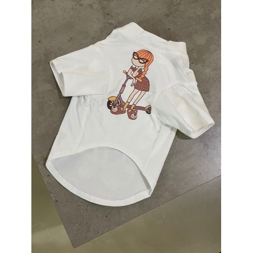 Брендовая футболка для собак FENDI с рыжей девочкой на самокате, белая
