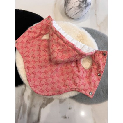 Брендова зимова жилетка для собак GUCCI джинсова зі значками, з капюшоном, на кнопках, рожева