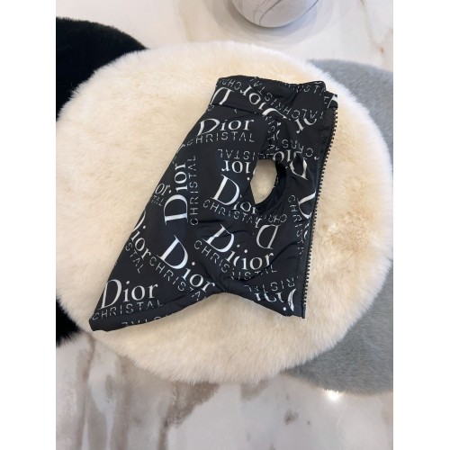 Брендовая зимняя жилетка для собак Christian Dior с нонкими надписями снаружи, без капюшона, на змейке, черная
