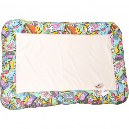 Лежанка-килимок для собак і котів Elite "Ласун" бежевого кольору з принтом навколо спального місця