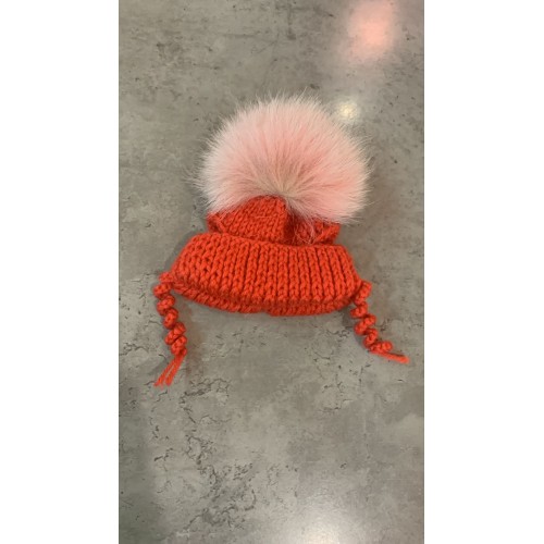 Шапка для собак ручной вязки с подворотом, с розовым натуральным меховым бубоном, оранжевая