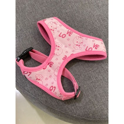Шлея для собак тканевая с нейлоновыми ремешками с надписями LOVE, розовый