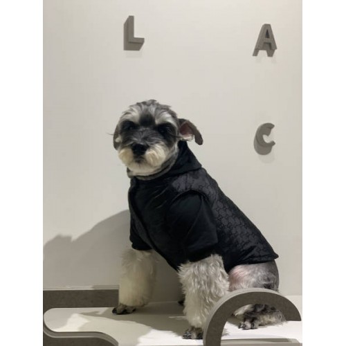 Брендовая зимняя жилетка для собак GUCCI с мелким логотипом на спинке, без капюшона, черная