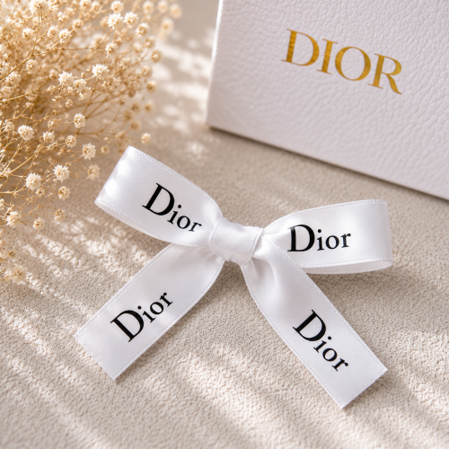 Белая заколка-бант Dior для собак | Атласный аксессуар для груминга и фотосессий | Элегантное украшение для шерсти