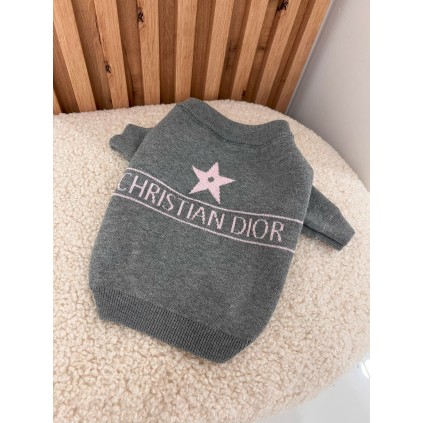 Брендовий светр для собак DIOR з рожевим написом бренду та зіркою, широка горловина, сірий