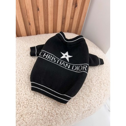 Брендовий светр для собак DIOR з білим написом бренду та зіркою, широка горловина, чорний