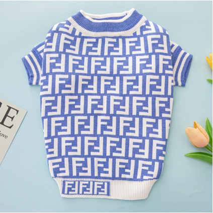 Брендовий светр для собак FENDI з білими смугами по краях та літерами F на принті, блакитний
