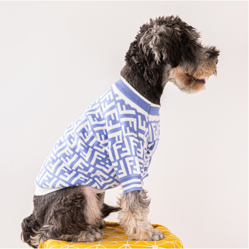 Брендовый свитер для собак FENDI c белыми полосами по краям и буквами F на принте, голубой