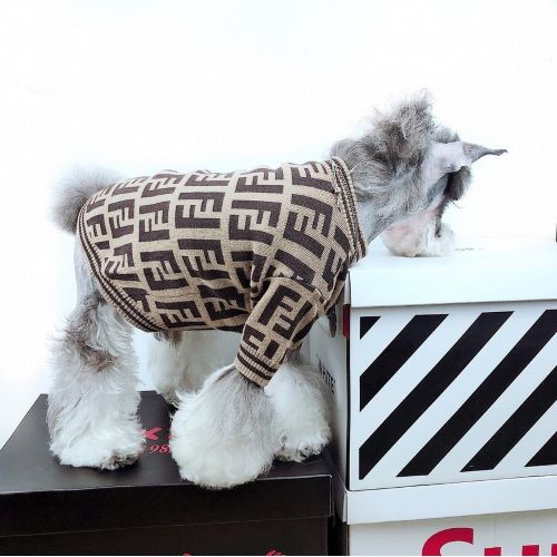 Брендовый свитер для собак FENDI с логотипами на спинке и полосами на шее и рукавах, коричневый , фото 2 Брендовый свитер для собак FENDI с логотипами на спинке и полосами на шее и рукавах, коричневый