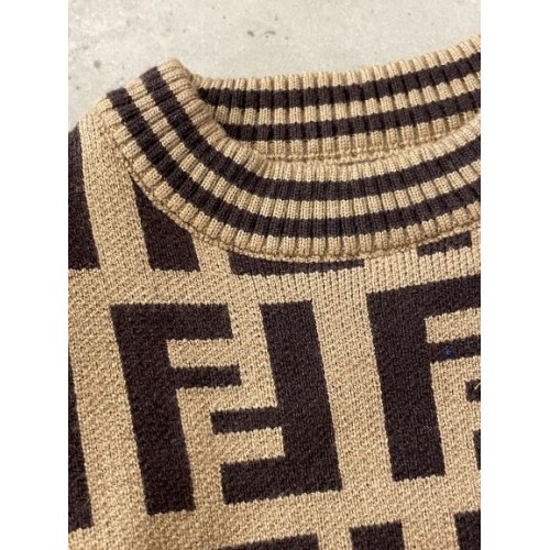 Брендовый свитер для собак FENDI с логотипами на спинке и полосами на шее и рукавах, коричневый , фото 5 Брендовый свитер для собак FENDI с логотипами на спинке и полосами на шее и рукавах, коричневый