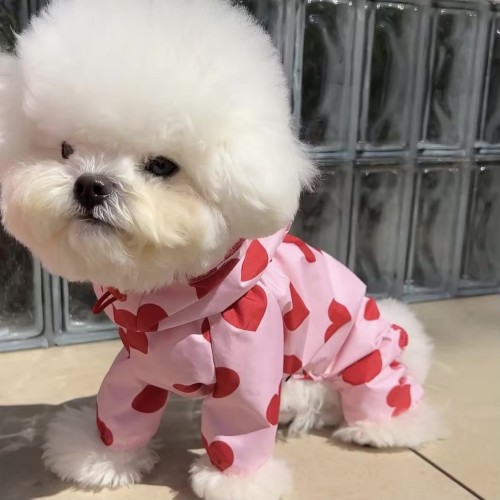 Дождевик для собак розовый с красными сердечками на 4 лапы с затяжкой на горловине