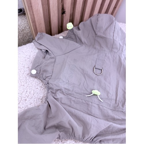 Дождевик для собак серый с капюшоном и креплением для поводка, непромокаемый комбинезон с регулируемой талией