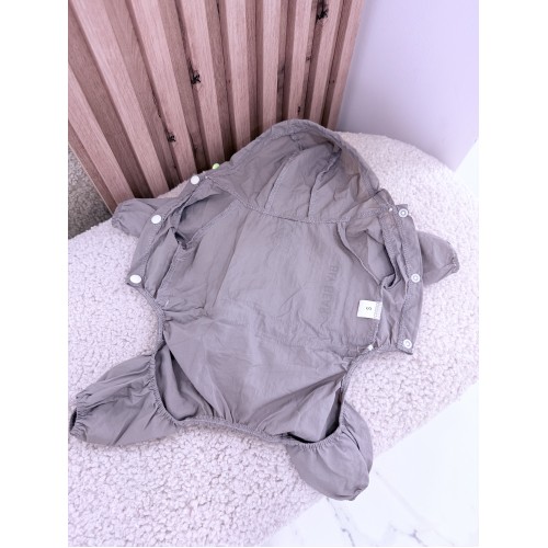 Дождевик для собак серый с капюшоном и креплением для поводка, непромокаемый комбинезон с регулируемой талией