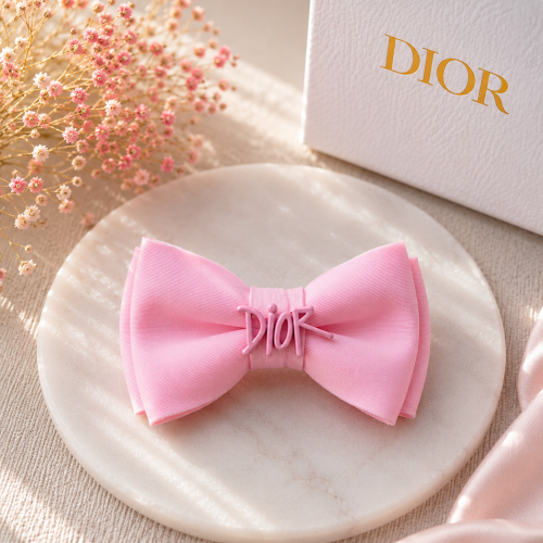 Рожева шпилька-бант Dior для собак | Ніжний аксесуар для грумінгу та фотосесій | Прикраса для довгої вовни