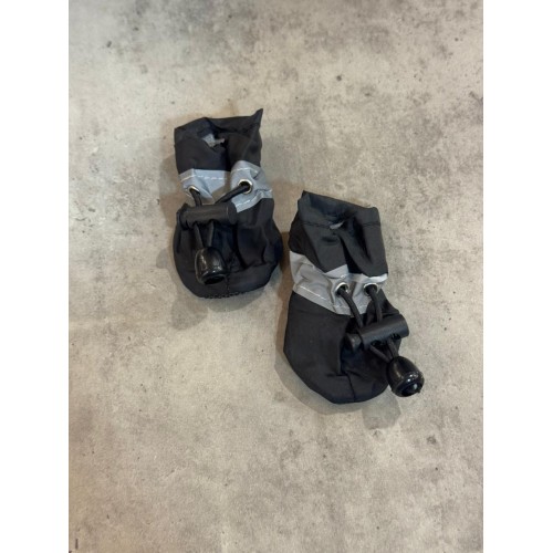 Теплі черевики для собак на весну-осінь "Шнурочки" водонепроникні із затяжкою на флісі, чорні