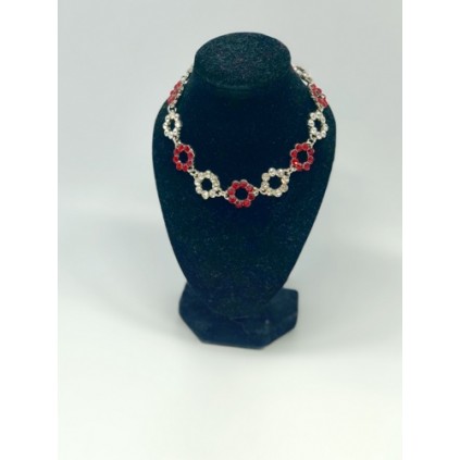 Ожерелье для собак и котов из кружков из камней красно-белого цвета на серебрянной цепочке