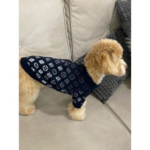 Брендовый свитер для собак LV с исчезающими серебрнными буквами, синий